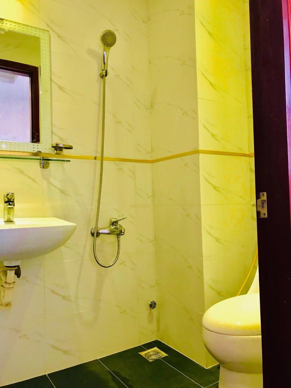 Quynh Anh Hotel Ho Chi Minh City Exterior photo